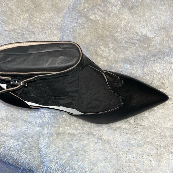 Heels - Picture 2 of 8